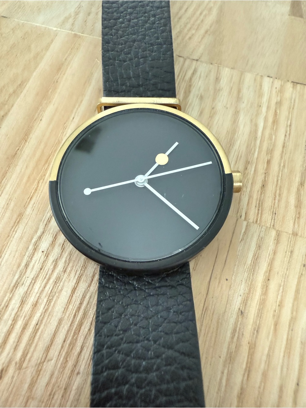 AARK eclipse gold tone and black leather minimalist watch NEW BATTERY